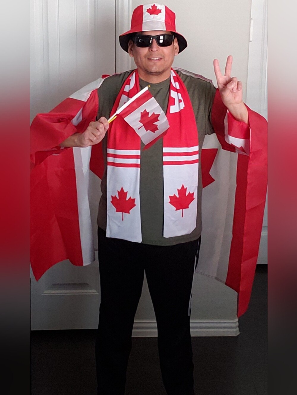 CANADA 2026 World Cup souvenir fan kit big flag scarf hat - Picture 2 of 8